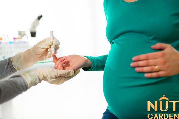 Hạt óc chó giúp ngăn chứng tiểu đường thai kỳ Hạt óc chó giúp ngăn chứng tiểu đường thai kỳ
