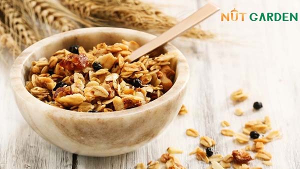 Granola yến mạch ăn sáng