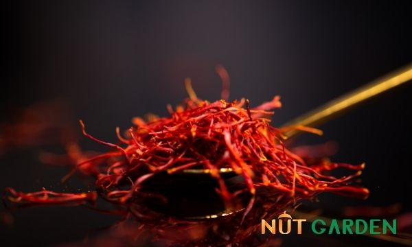 Ai không nên uống saffron