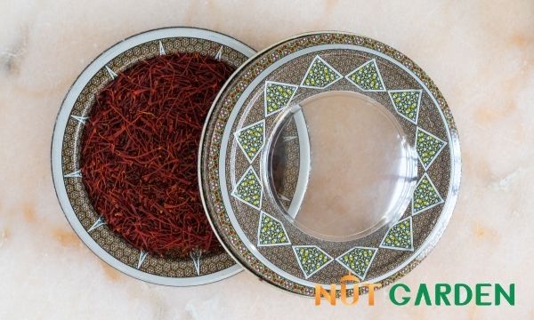 Bảo quản saffron không đúng cách sẽ làm mất mùi và dưỡng chất